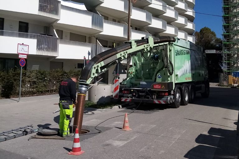 Saugbagger mieten - Baumwurzelsanierung